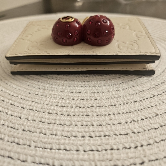 🍒 Gucci GG Embossed Cherry Card Holder / Small Wallet 🍒💎 Crystal Cherry - Picture 5 of 10